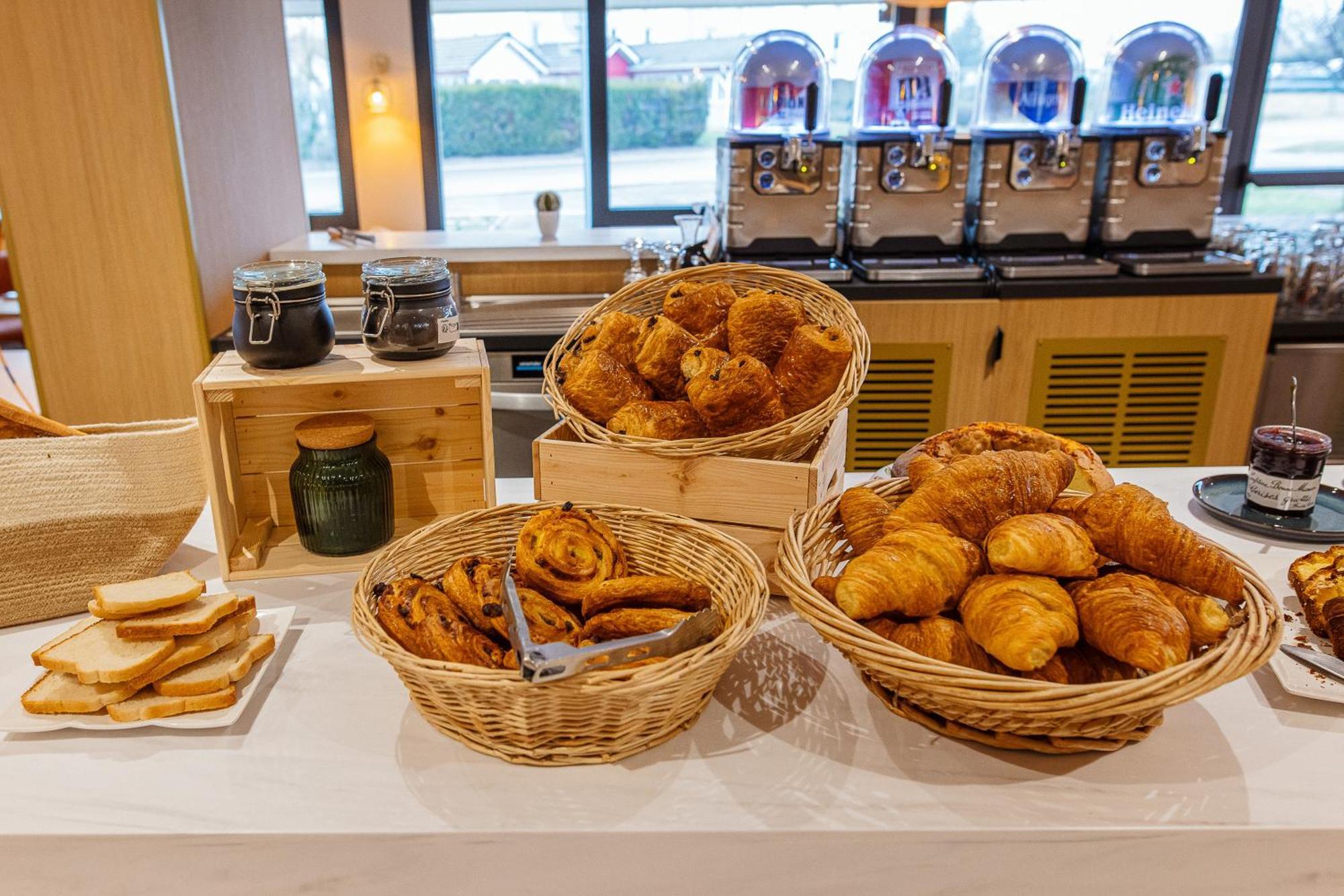 B Hotel Troyes Aeroport La Chapelle-Saint-Luc ภายนอก รูปภาพ