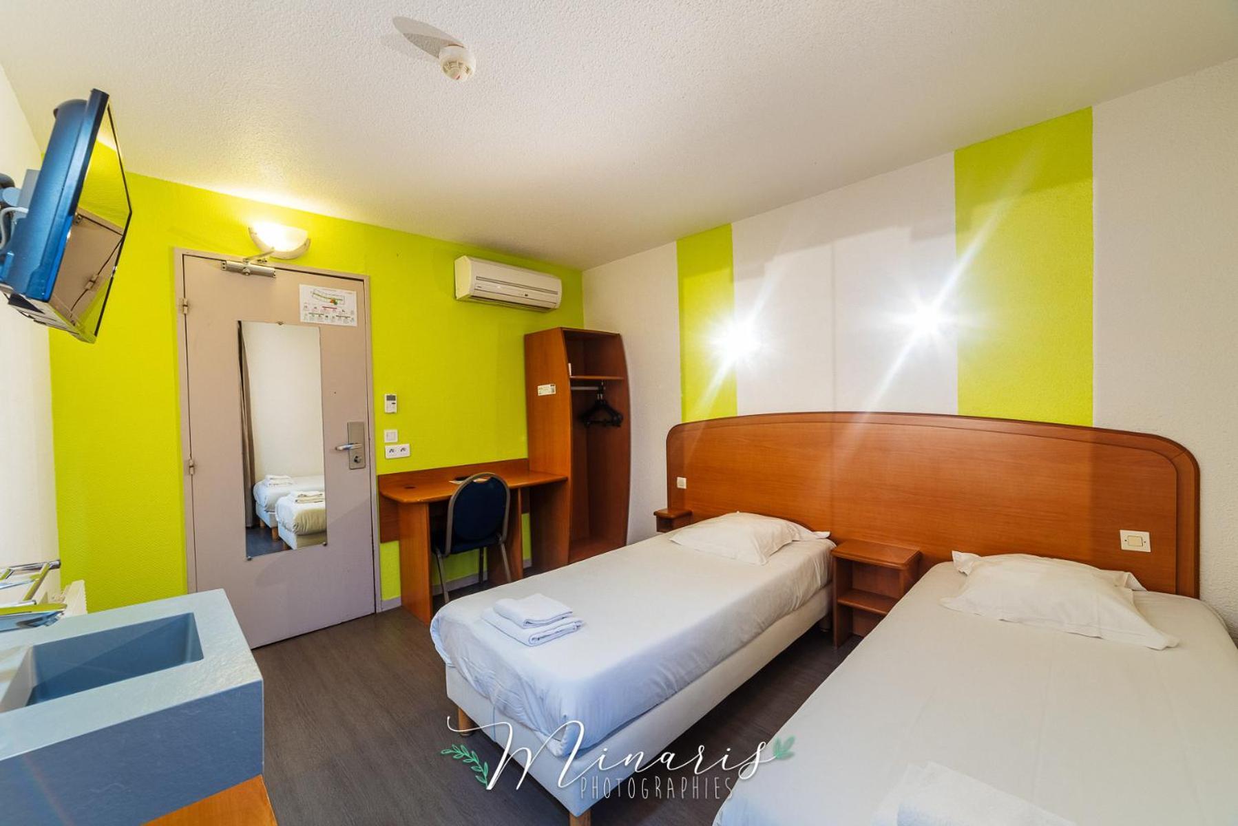 B Hotel Troyes Aeroport La Chapelle-Saint-Luc ภายนอก รูปภาพ
