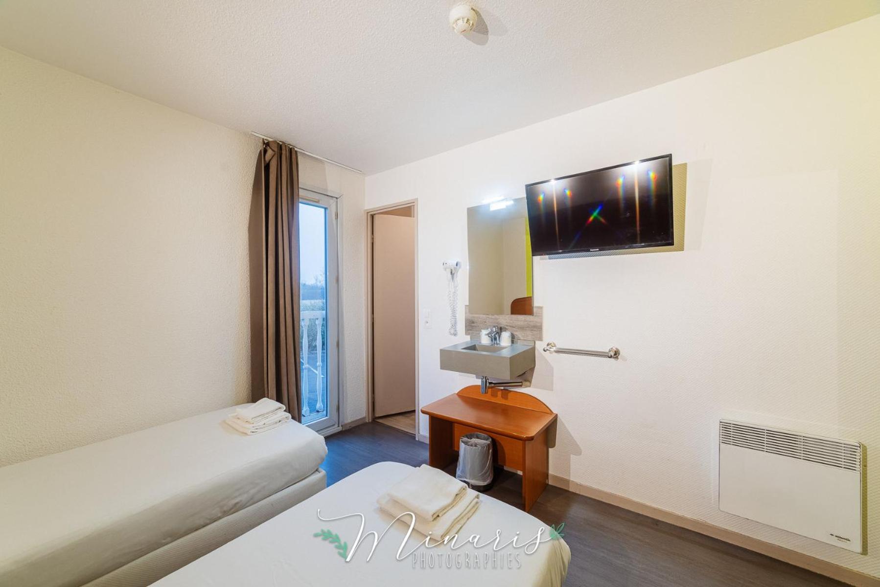 B Hotel Troyes Aeroport La Chapelle-Saint-Luc ภายนอก รูปภาพ